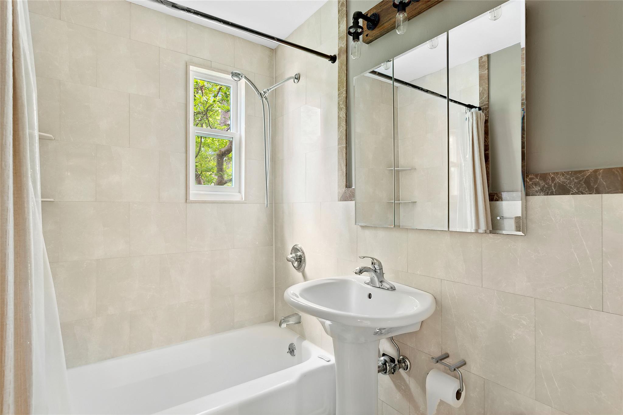 #8 photo, 82U Glen Keith Road, Glen Cove , NY 11542