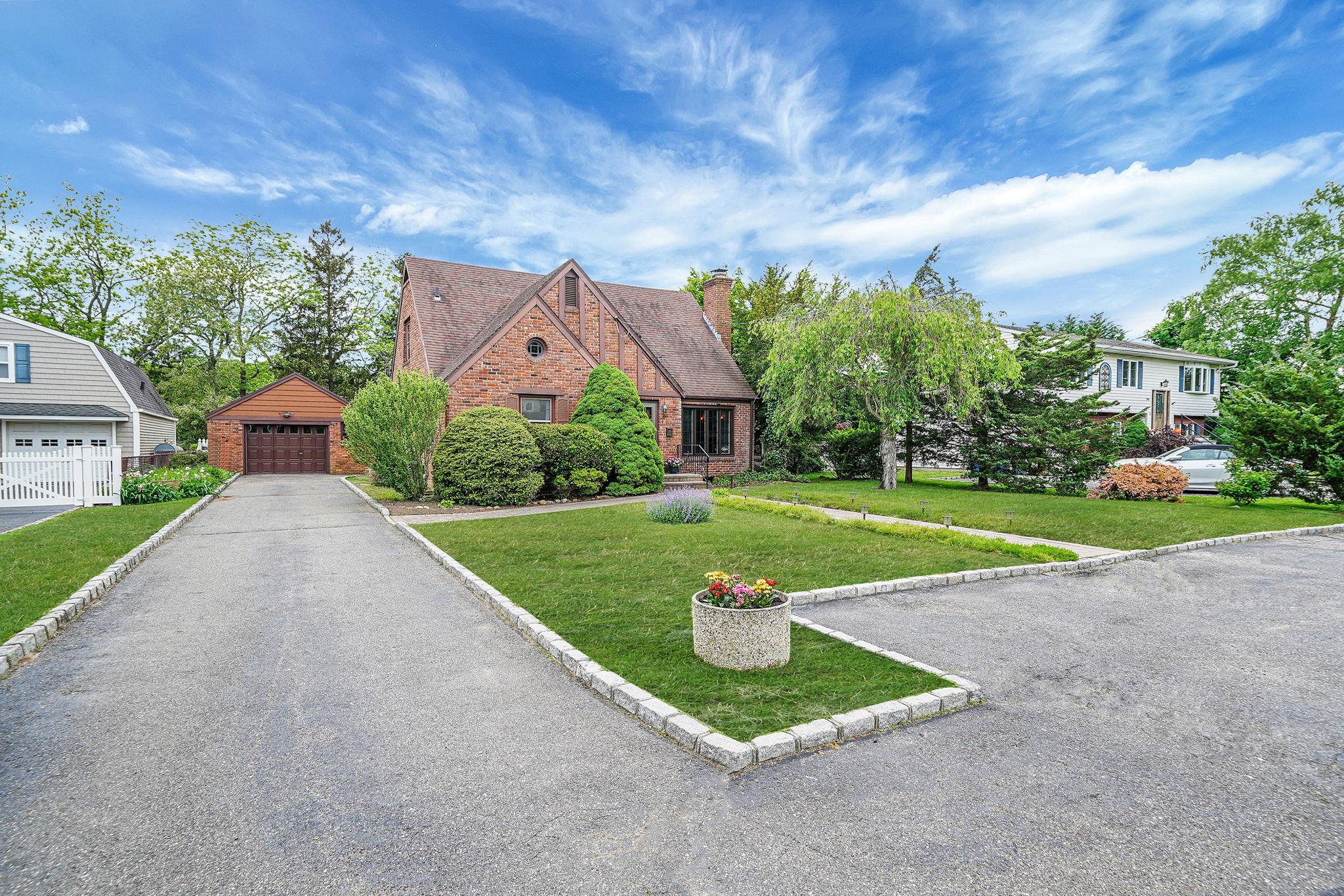 #1 photo, 280 Kensington Avenue, Bayport , NY 11705