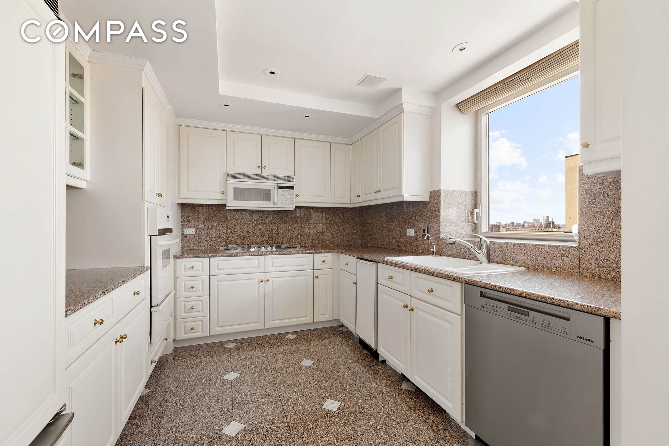 #7 photo, 1049 5th Avenue, マンハッタン Upper East Side , NY 10028