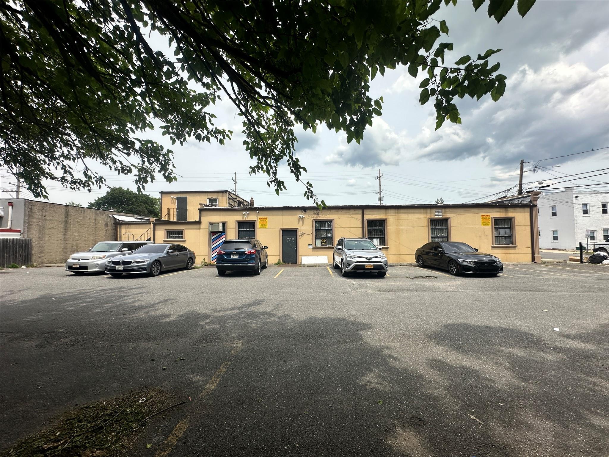 #10 photo, 1483 A Hempstead Turnpike, ナッソー郡 Elmont , NY 11003