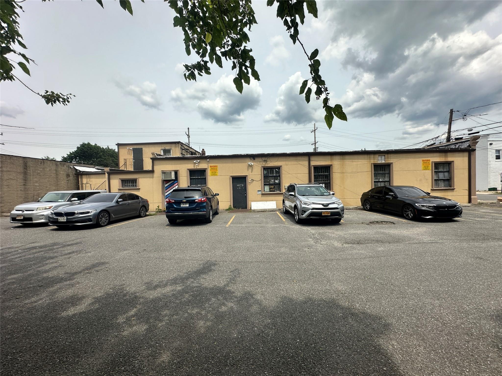 #11 photo, 1483 A Hempstead Turnpike, ナッソー郡 Elmont , NY 11003