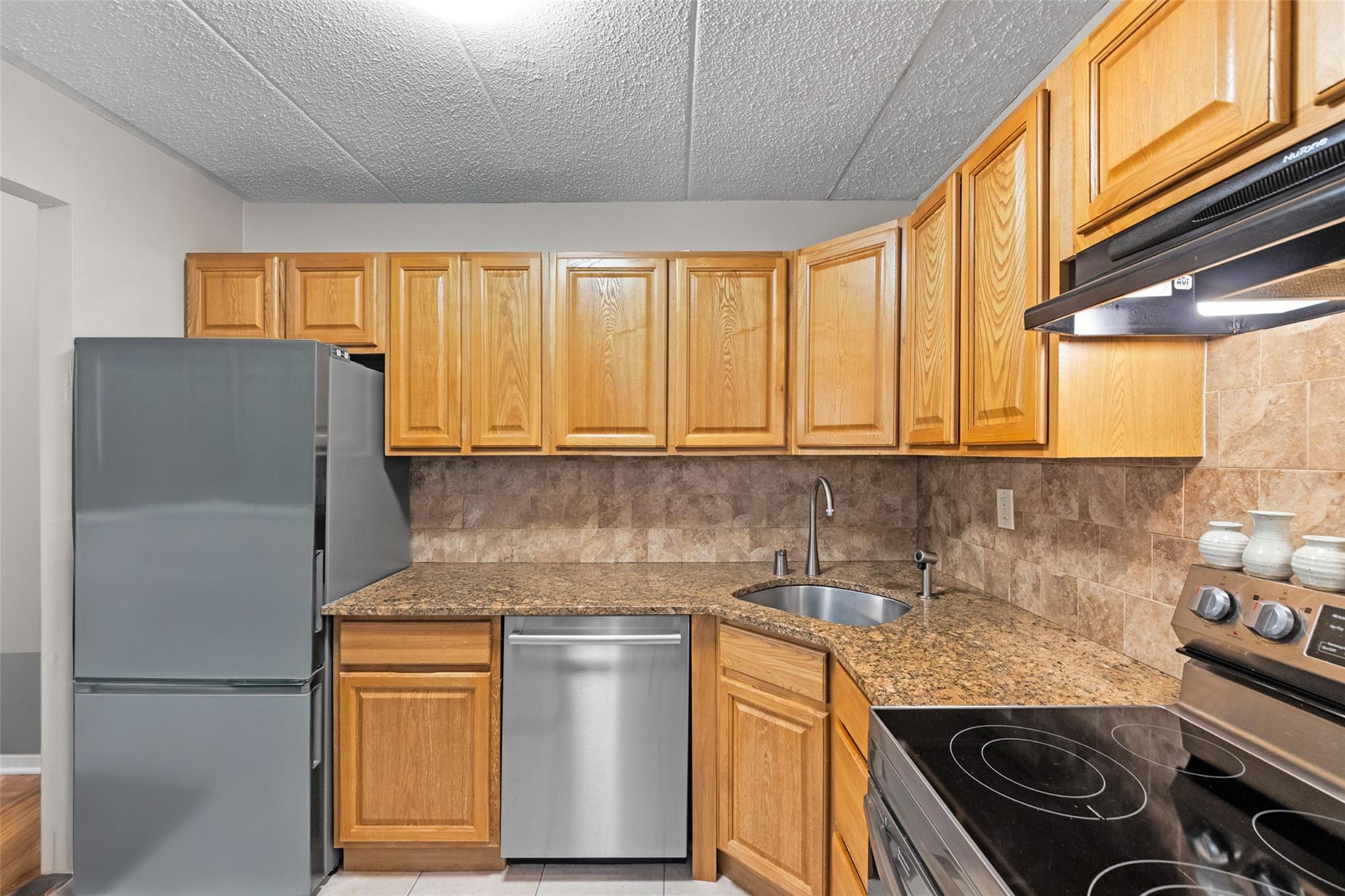 #3 photo, 9965 Shore Road, Brooklyn , NY 11209