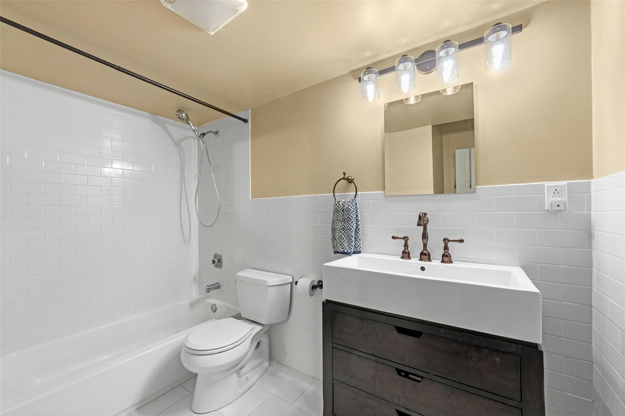 #8 photo, 9965 Shore Road, Brooklyn , NY 11209