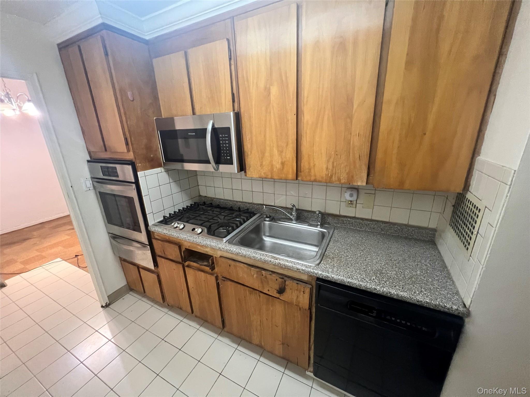 #5 photo, 52-30 39 Drive, クイーンズ区 Woodside , NY 11377