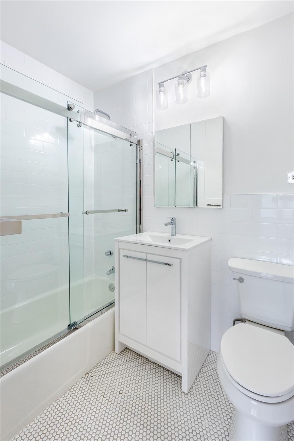 #11 photo, 2500 Johnson Avenue, ブロンクス区 Bronx , NY 10463