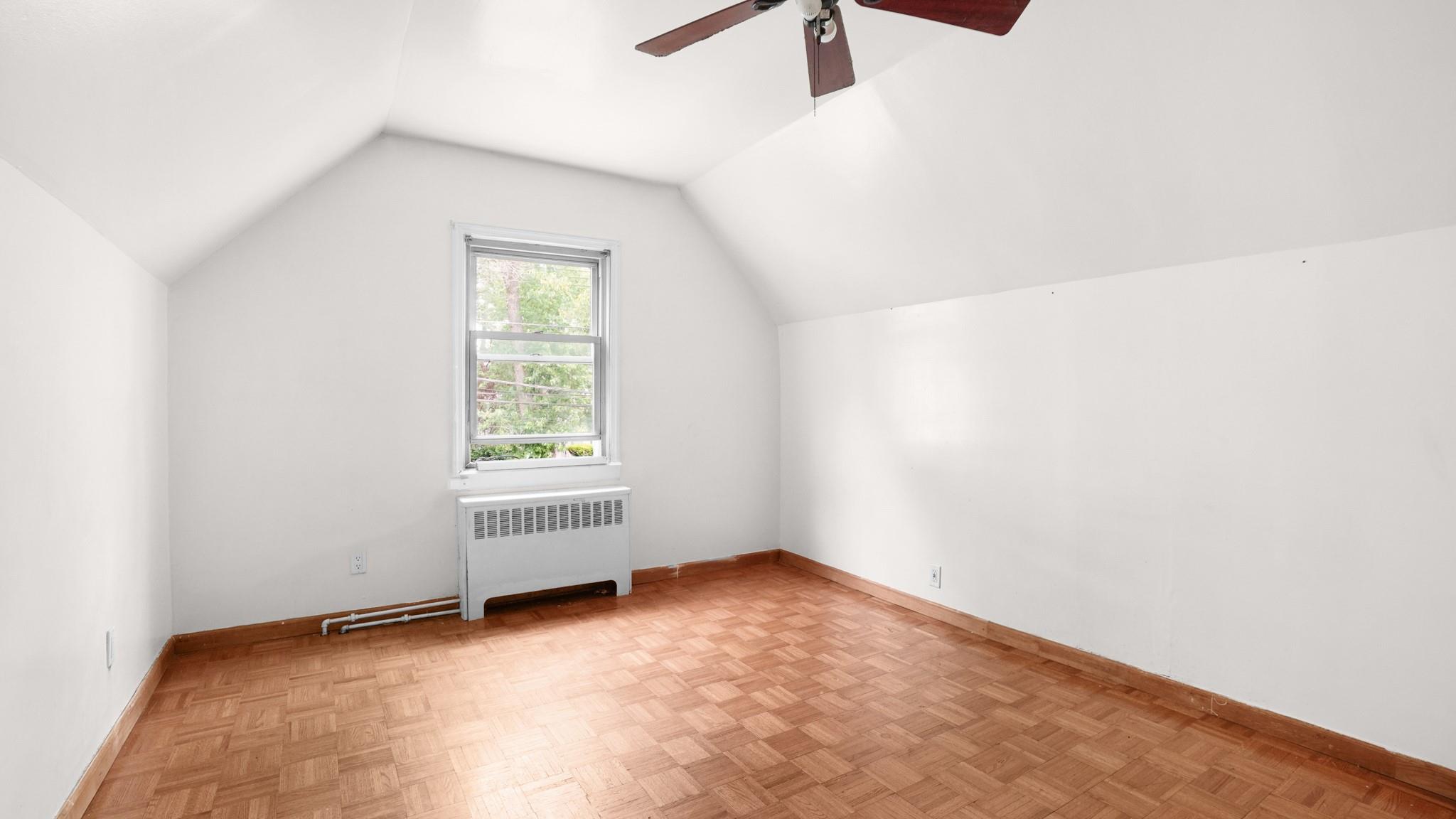 #13 photo, 89-48 196th Street, クイーンズ区 Jamaica , NY 11423