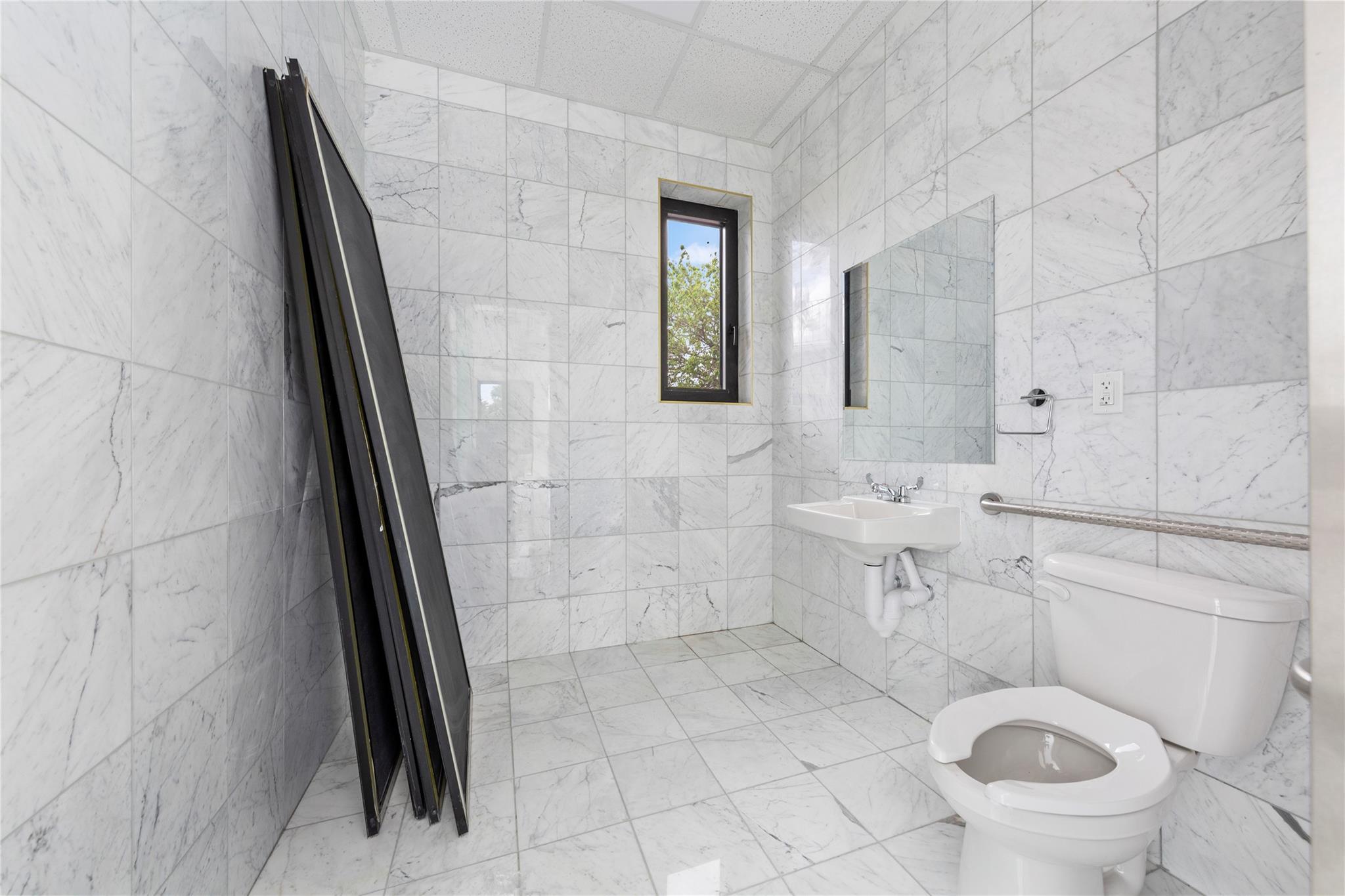 #5 photo, 110-72 Corona Avenue, クイーンズ区 Corona , NY 11368