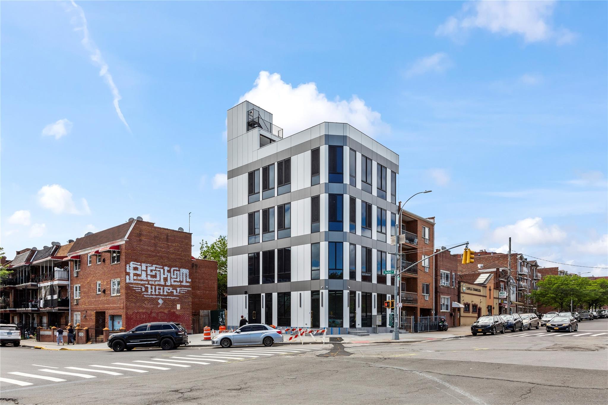 #13 photo, 110-72 Corona Avenue, クイーンズ区 Corona , NY 11368