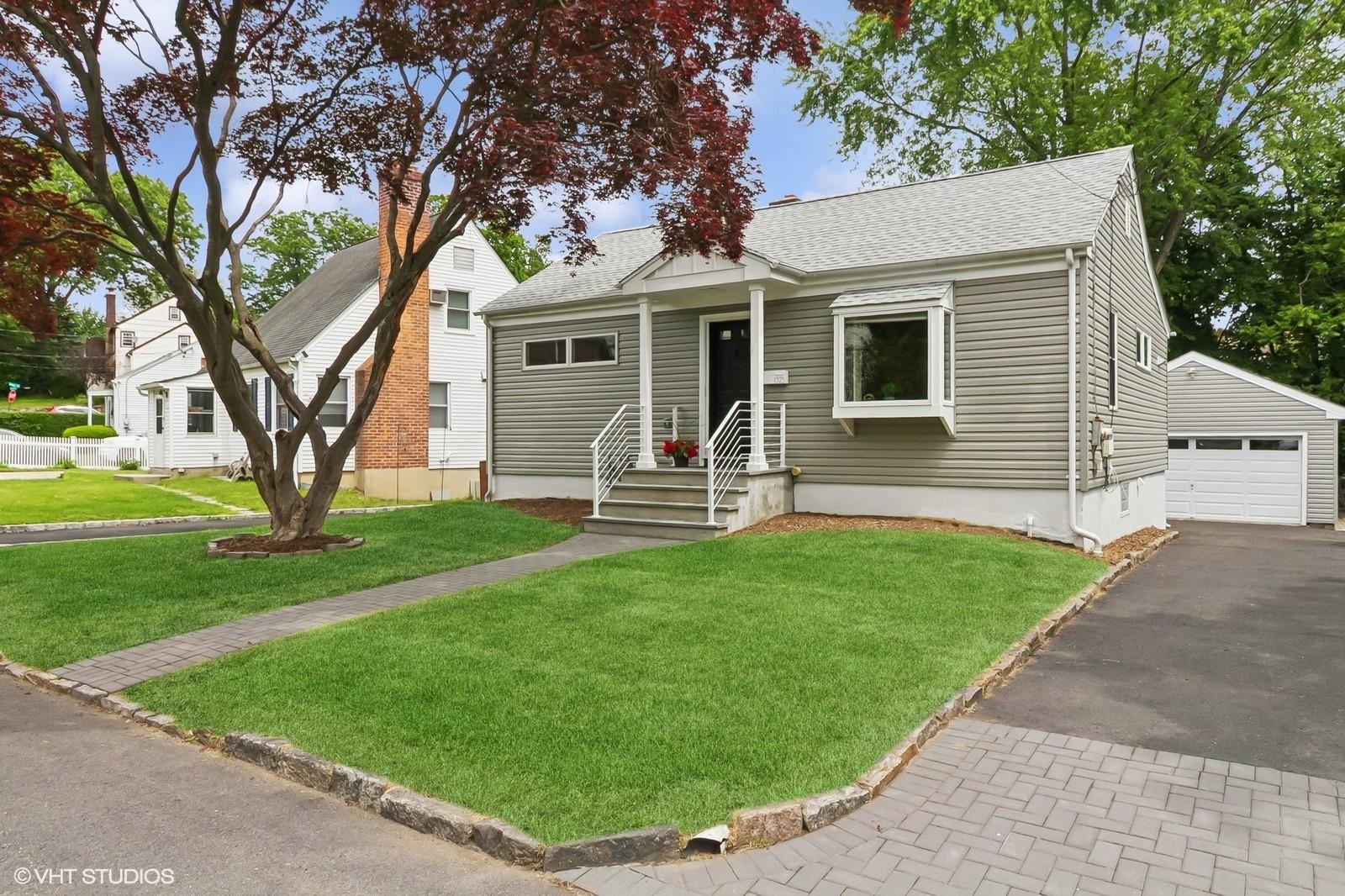 #20 photo, 1325 Stoneybrook Avenue, Mamaroneck , NY 10543