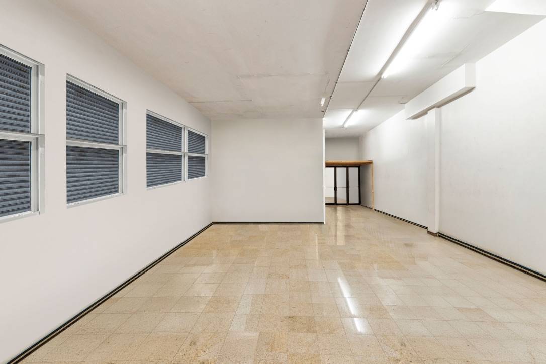 #10 photo, 21-01 College Point Boulevard, クイーンズ区 College Point , NY 11356