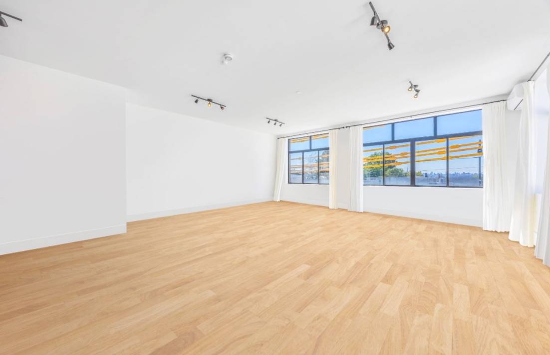 #2 photo, 21-01 College Point Boulevard, クイーンズ区 College Point , NY 11356