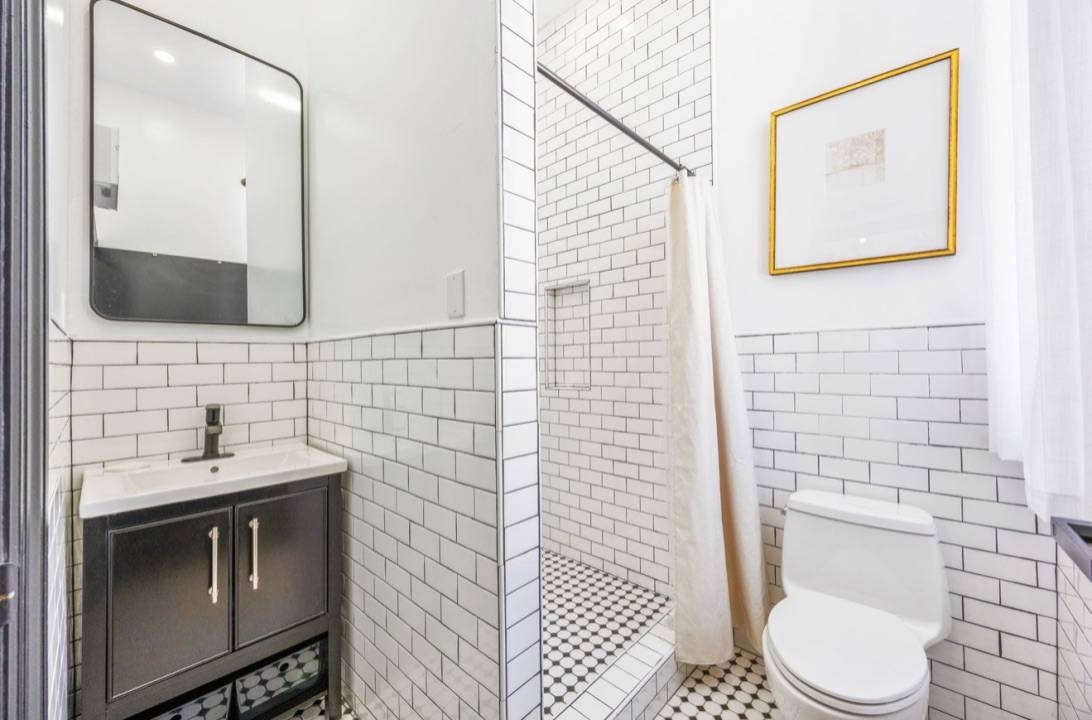 #8 photo, 21-01 College Point Boulevard, クイーンズ区 College Point , NY 11356