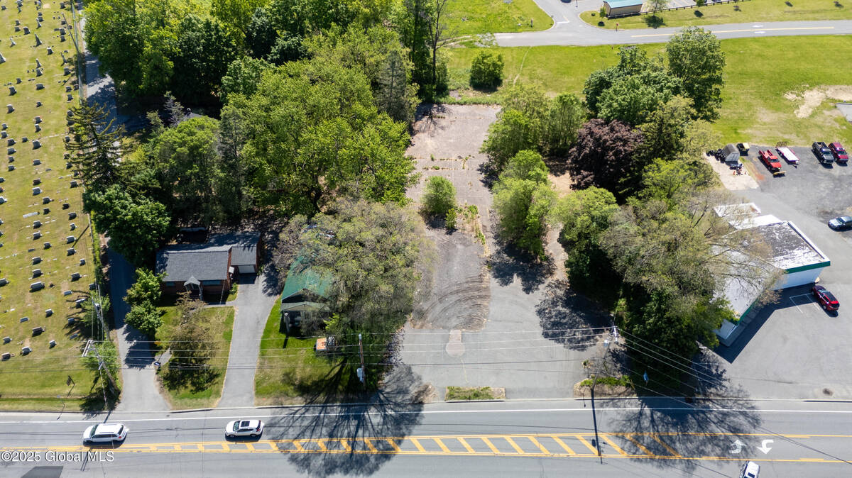 #2 photo, 183-185 Church Avenue, Ballston , NY 12020