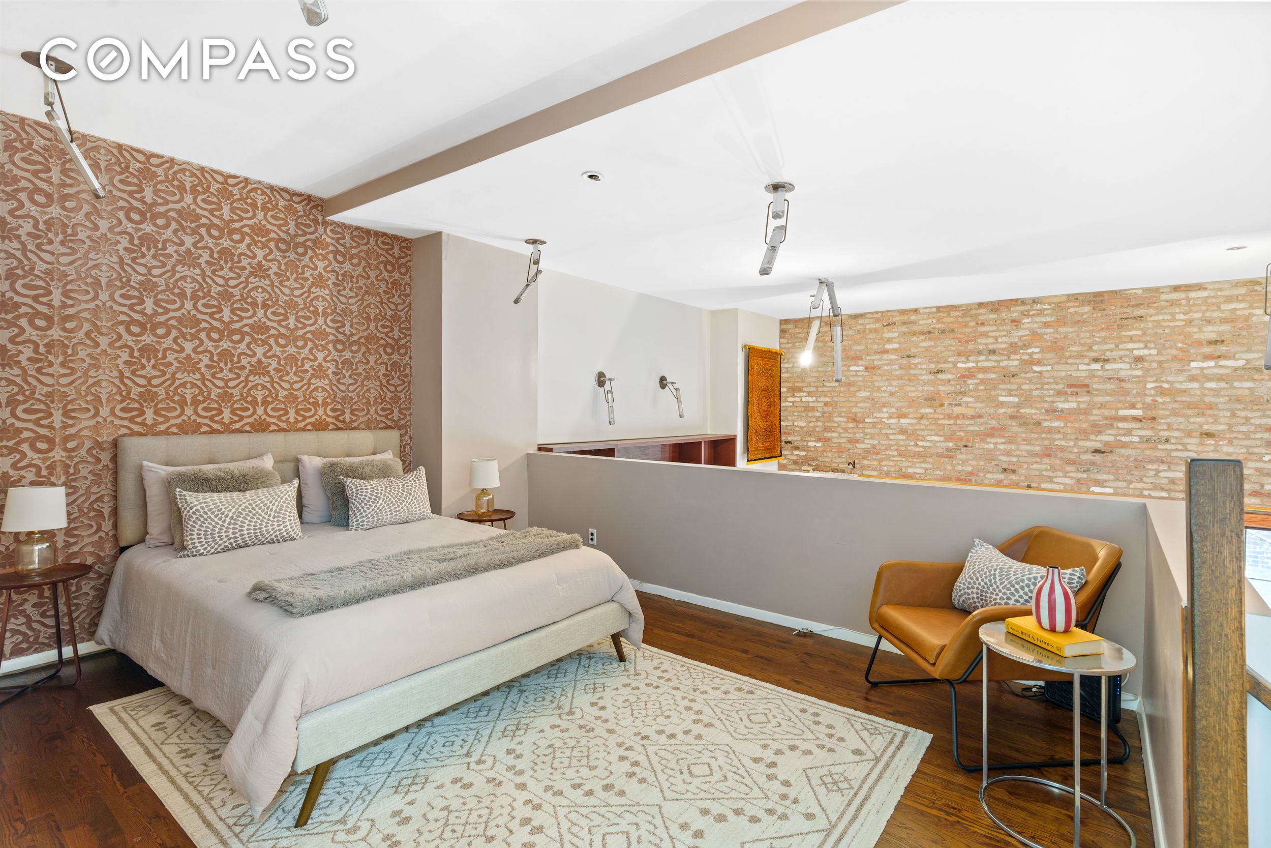 #10 photo, 214 E 9th Street, マンハッタン East Village , NY 10003