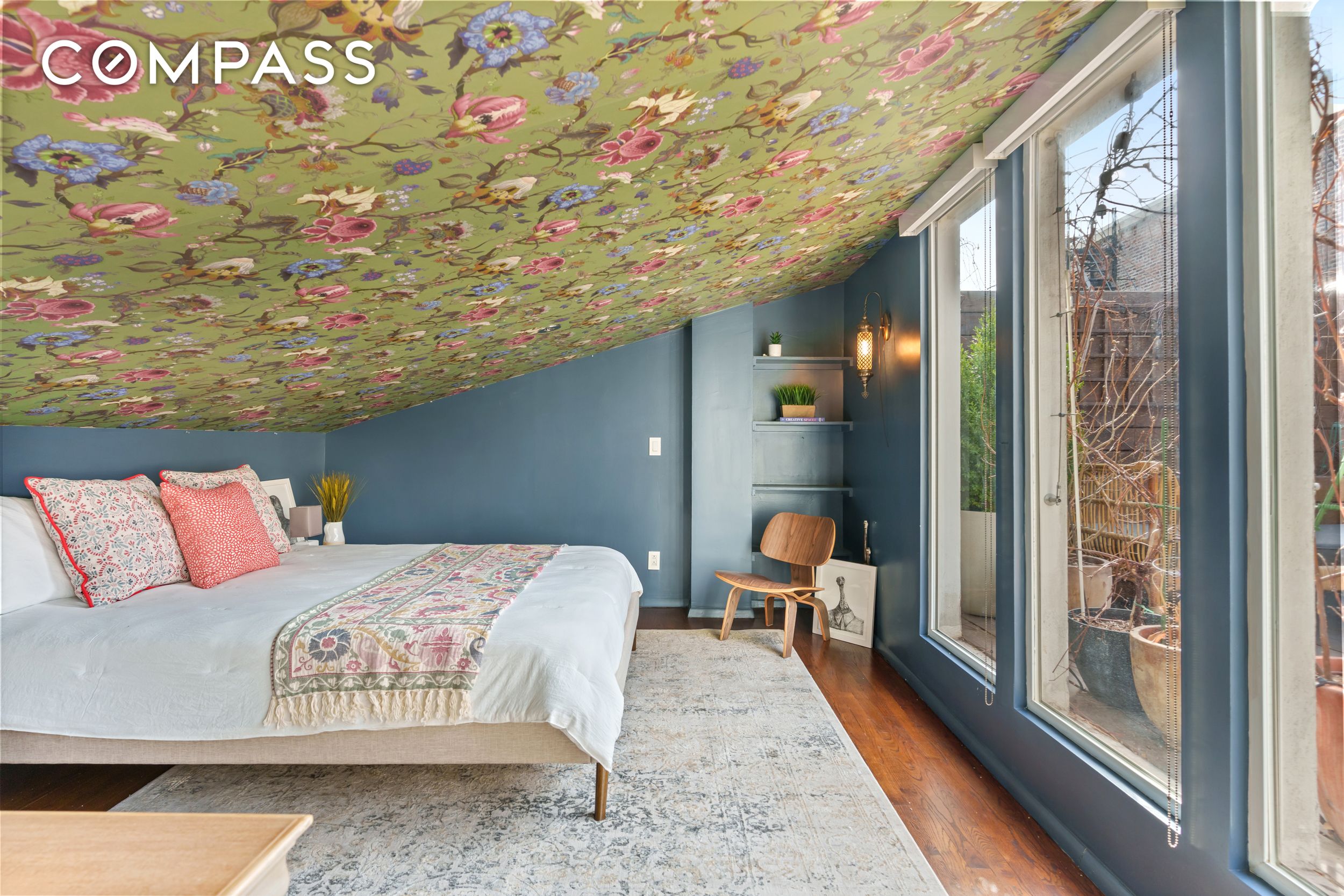 #13 photo, 214 E 9th Street, マンハッタン East Village , NY 10003