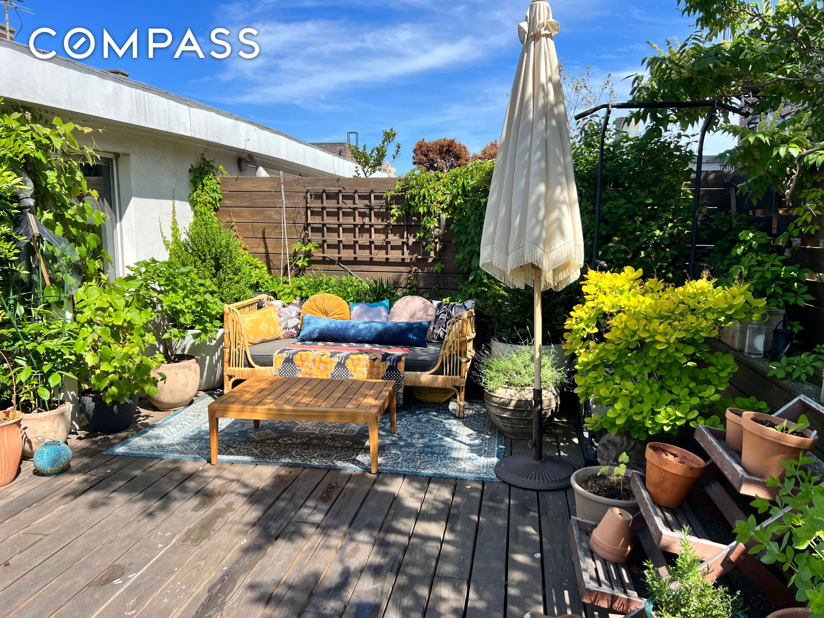 #14 photo, 214 E 9th Street, マンハッタン East Village , NY 10003