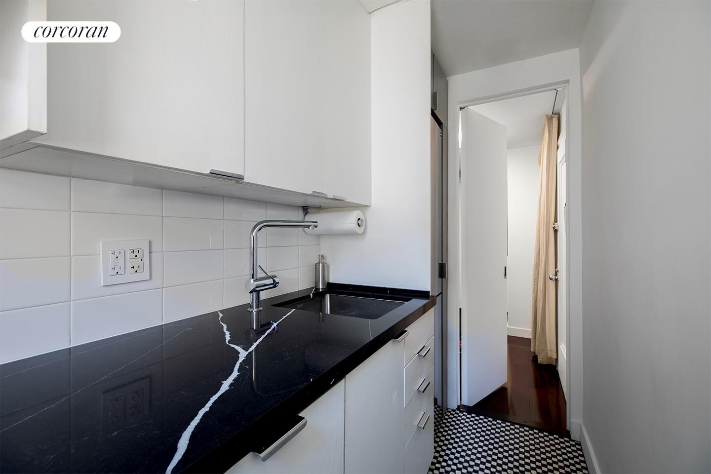 #12 photo, 240 E 24TH Street, マンハッタン Kips Bay , NY 10010