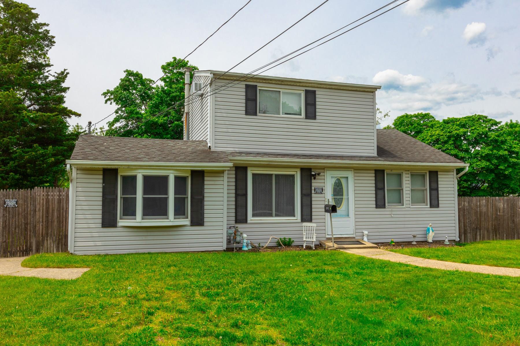 #17 photo, 1340 Lombardy Boulevard, Bay Shore , NY 11706