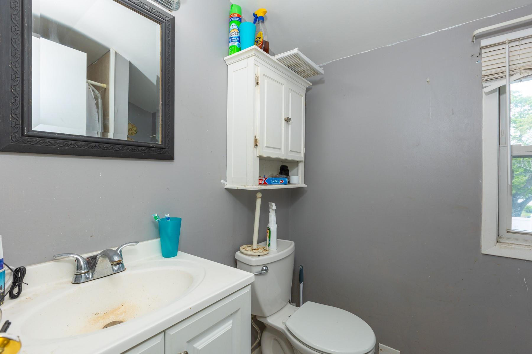 #18 photo, 1340 Lombardy Boulevard, Bay Shore , NY 11706