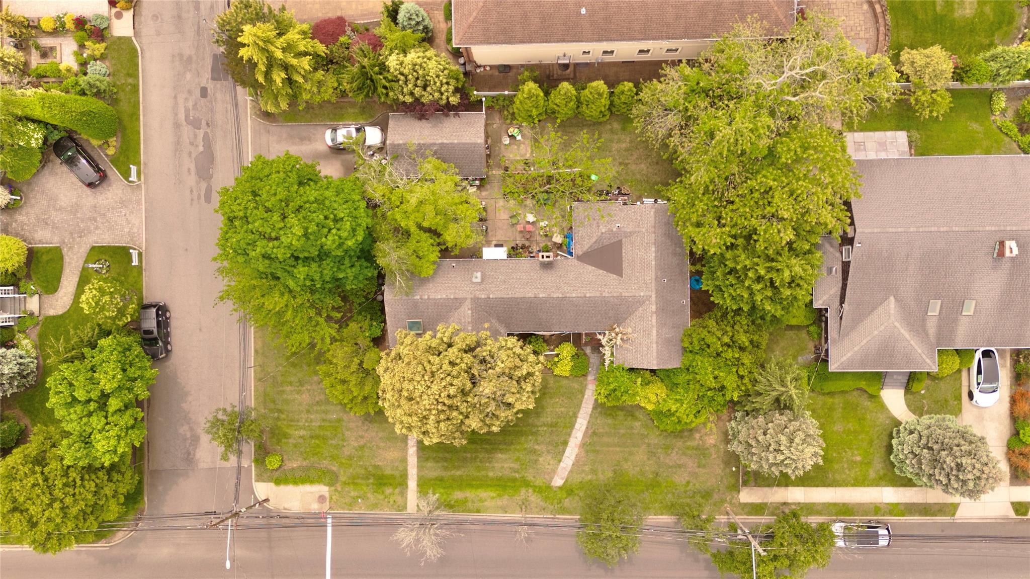 #2 photo, 2077 Byron Road, Merrick , NY 11566