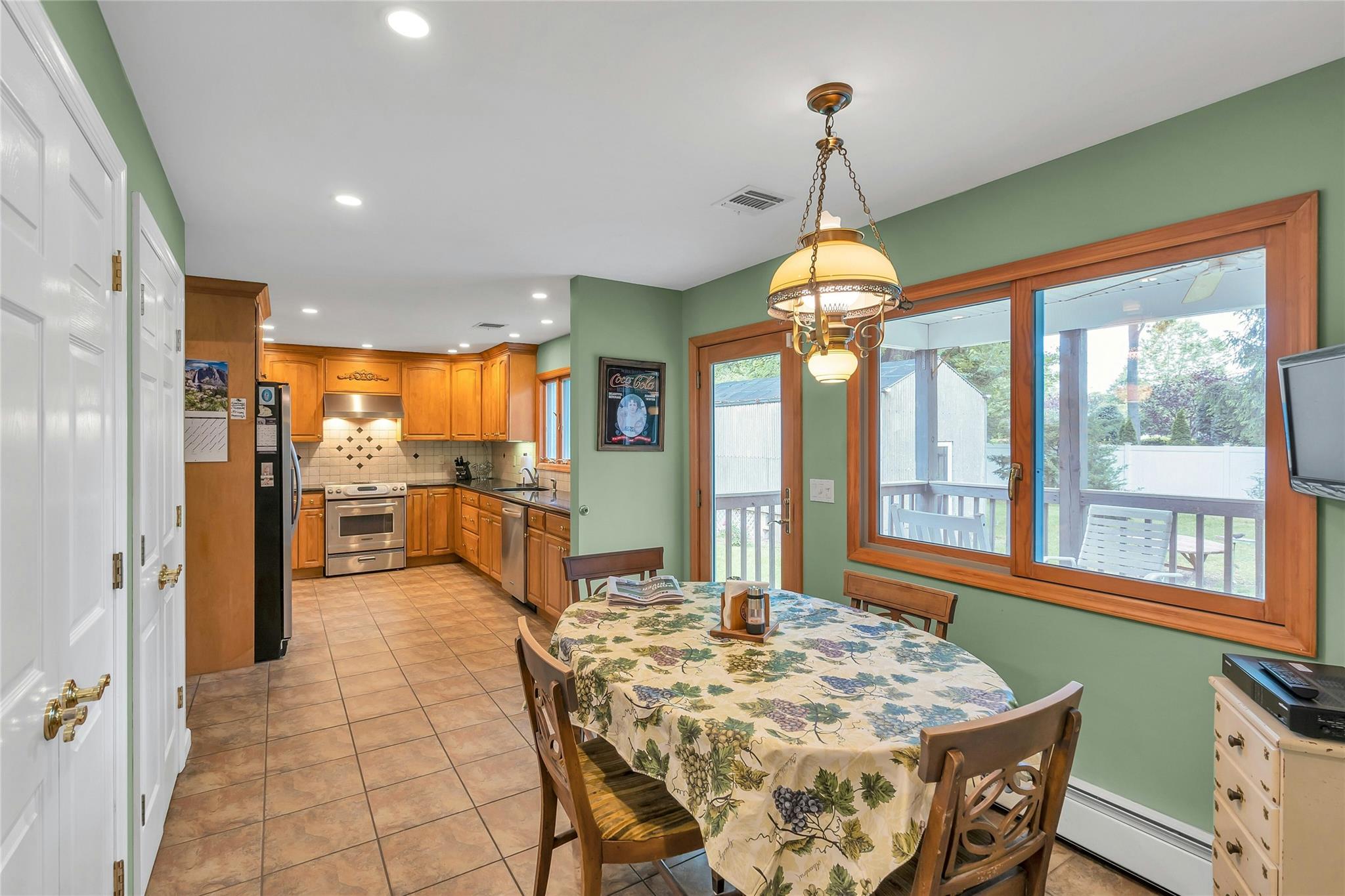 #11 photo, 105 Browns Road, サフォーク郡 Nesconset , NY 11767