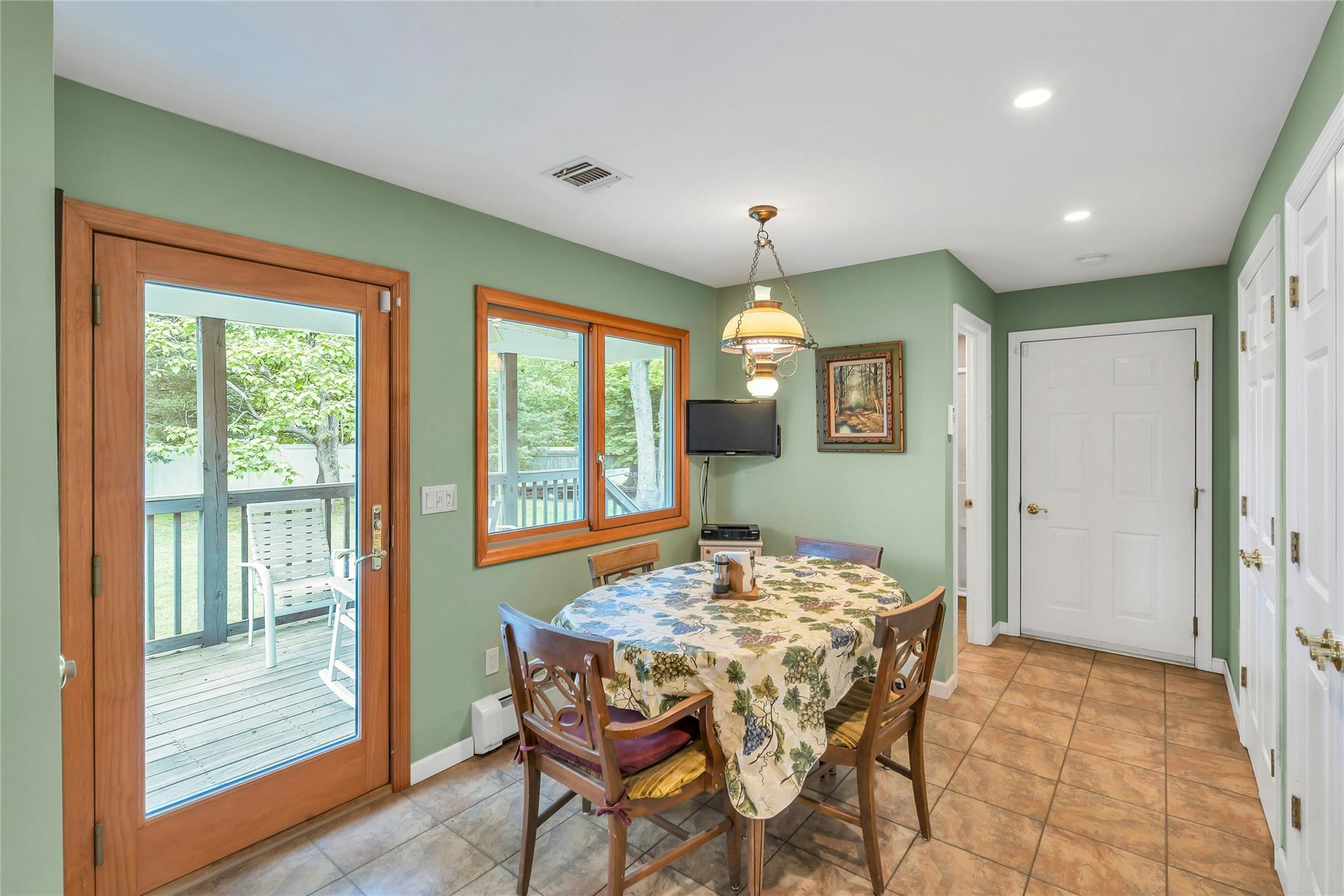 #8 photo, 105 Browns Road, サフォーク郡 Nesconset , NY 11767