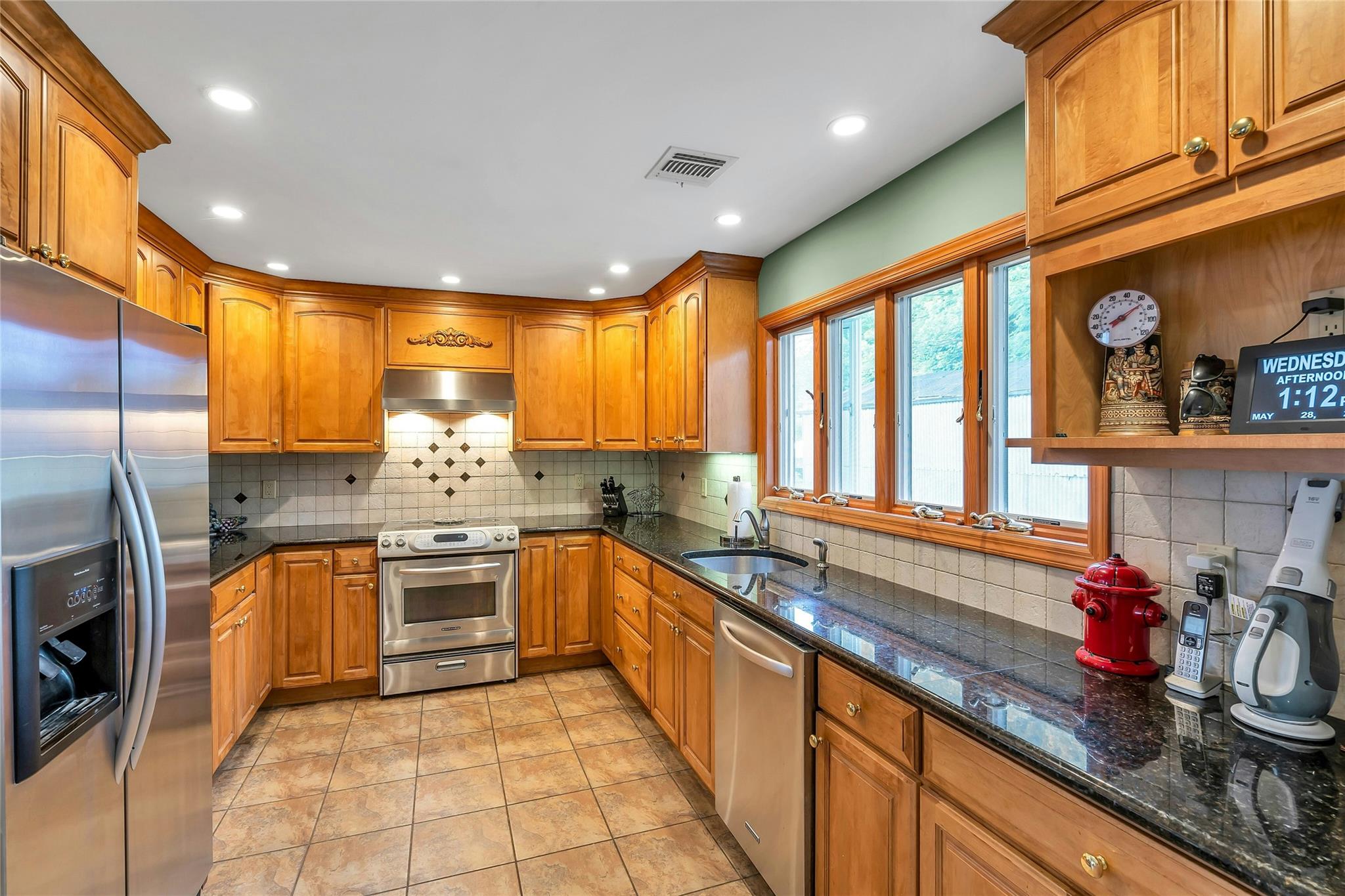 #9 photo, 105 Browns Road, サフォーク郡 Nesconset , NY 11767