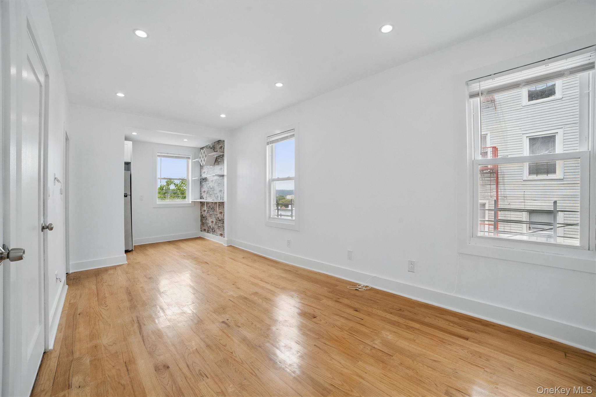 #13 photo, 31 Van Cortlandt Park Avenue, Yonkers , NY 10701