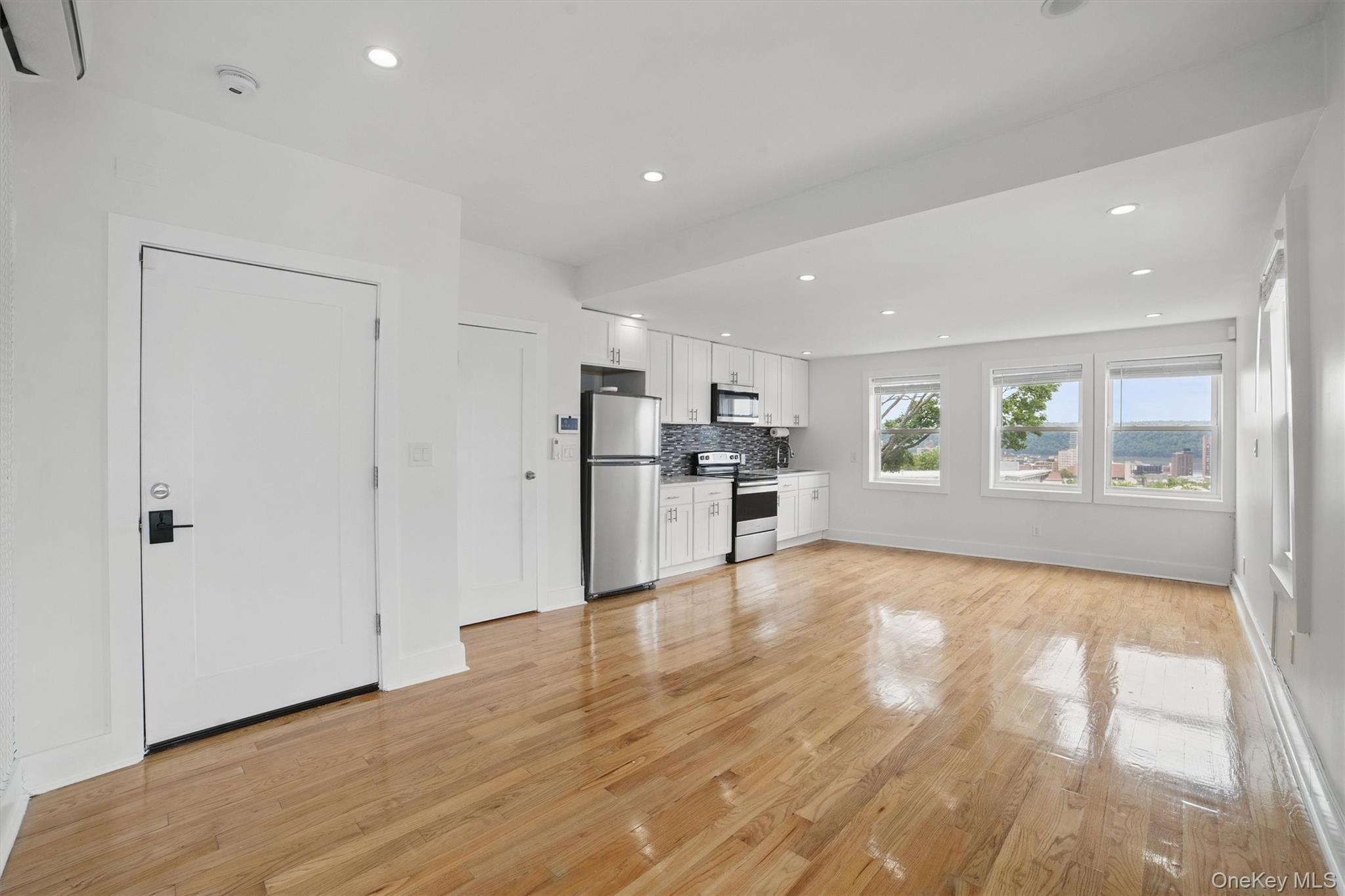 #5 photo, 31 Van Cortlandt Park Avenue, Yonkers , NY 10701