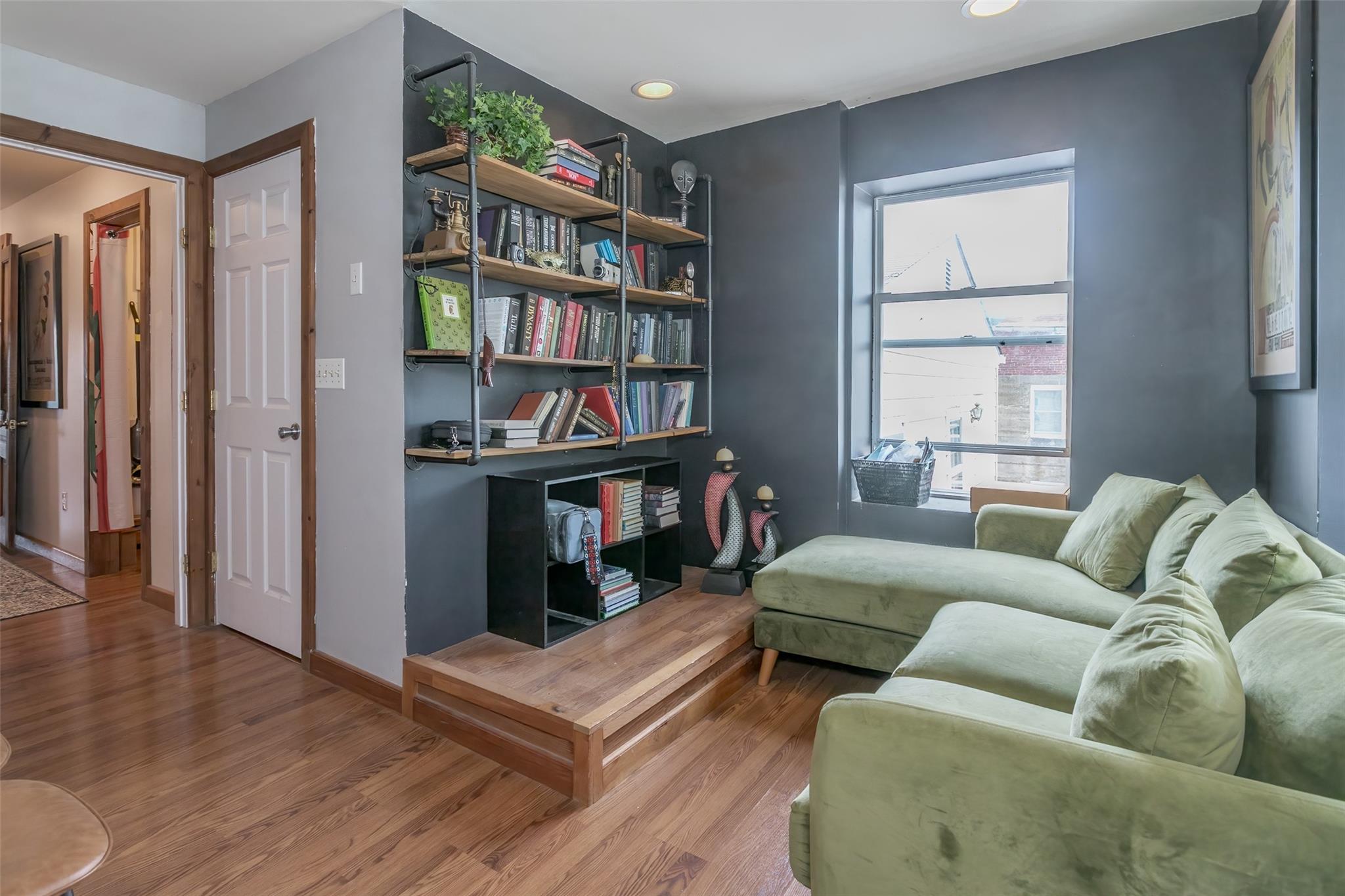 #16 photo, 31 Main, Warwick , NY 10990