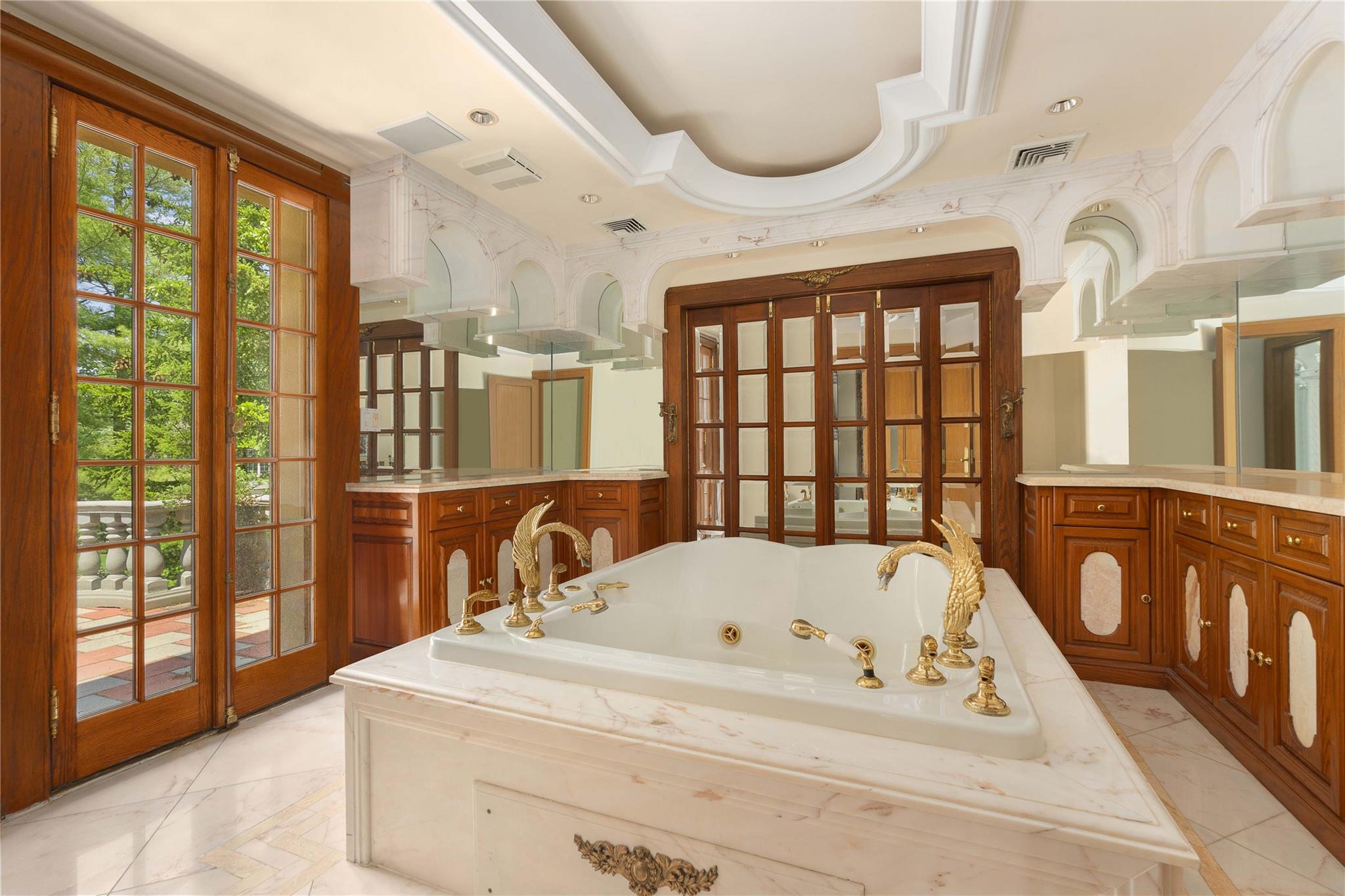 #10 photo, 220 Woodside Drive, ナッソー郡 Hewlett Bay Park , NY 11557