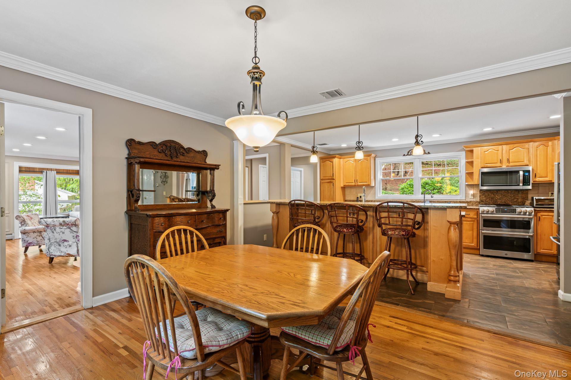 #5 photo, 128 Cove Road, サフォーク郡 Huntington , NY 11743