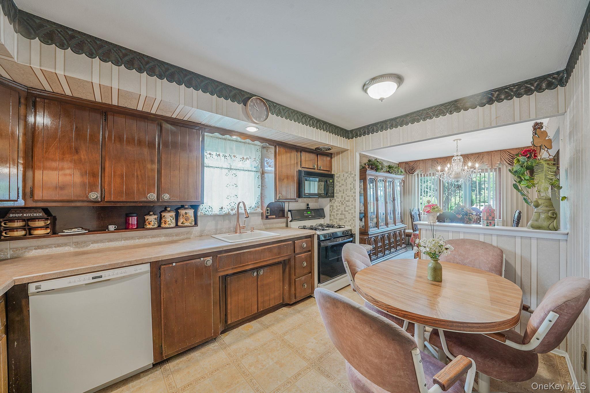 #7 photo, 47-04 167 Street, Flushing , NY 11358