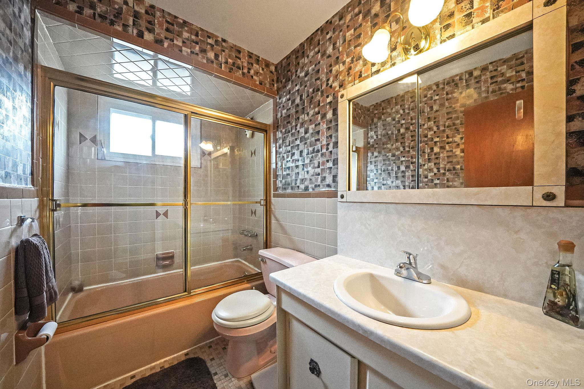 #9 photo, 47-04 167 Street, Flushing , NY 11358