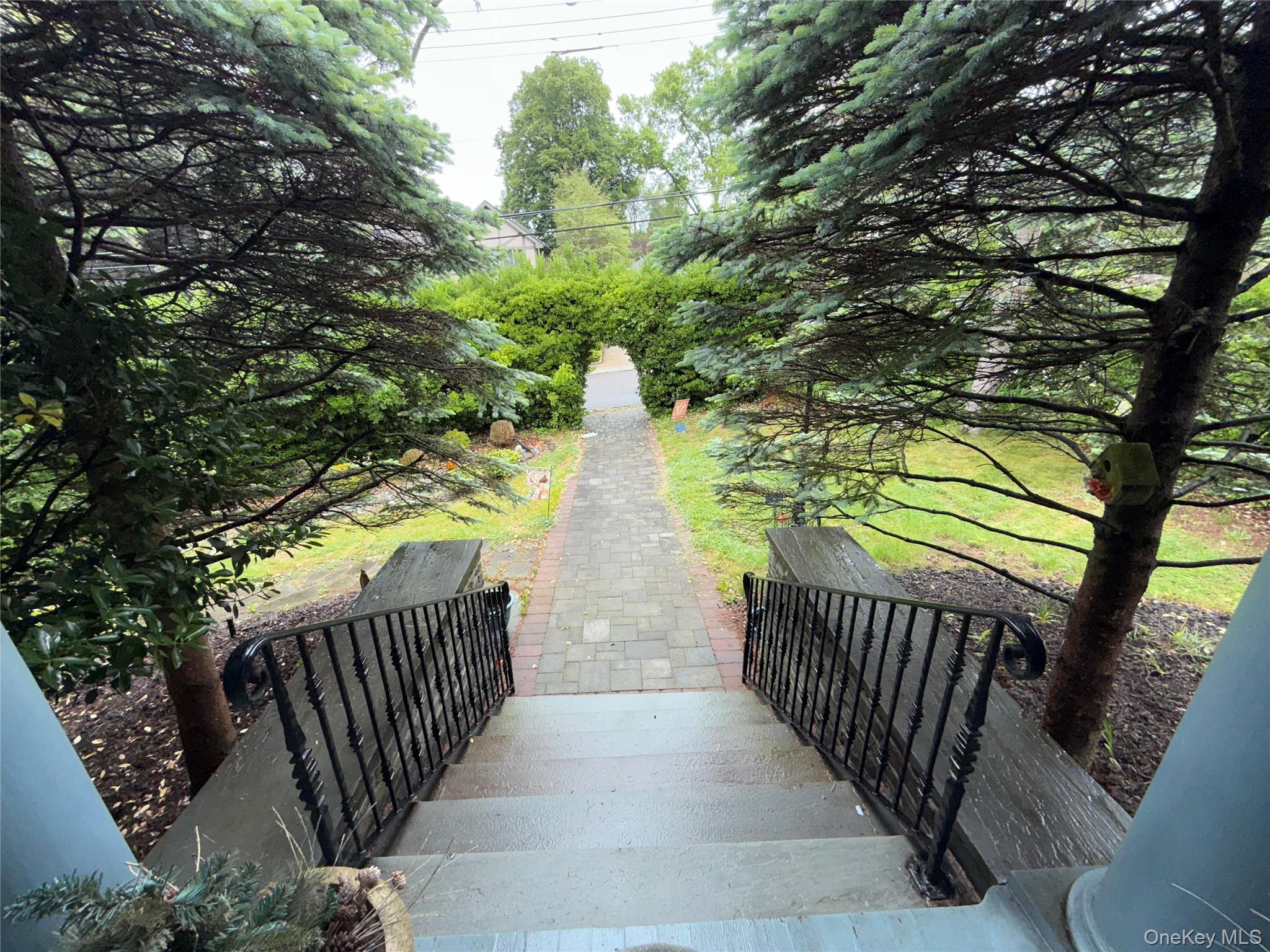 #3 photo, 20 Ridge Road, クイーンズ区 Douglaston , NY 11363