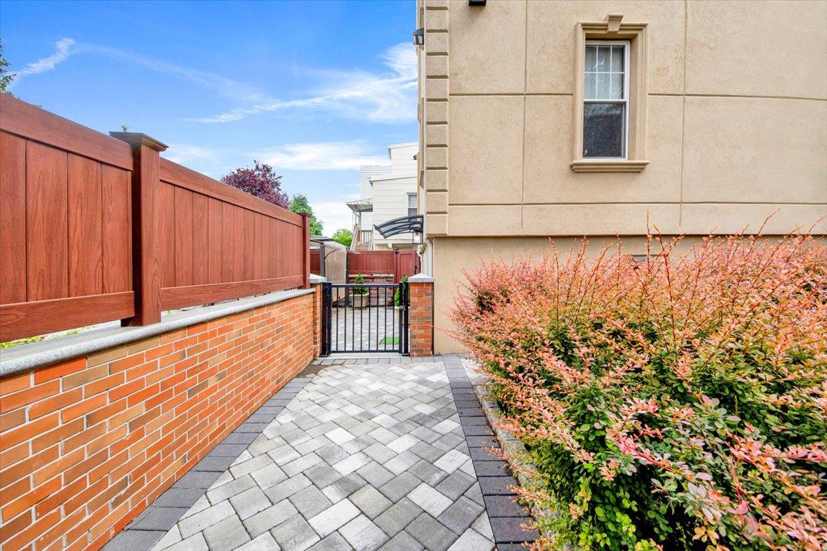 #8 photo, 9 Hyatt Avenue, Yonkers , NY 10704