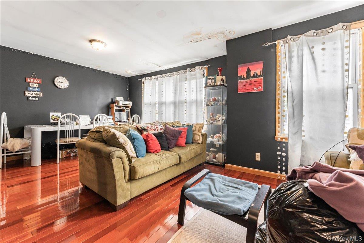 #15 photo, 977 E 179th Street, Bronx , NY 10460