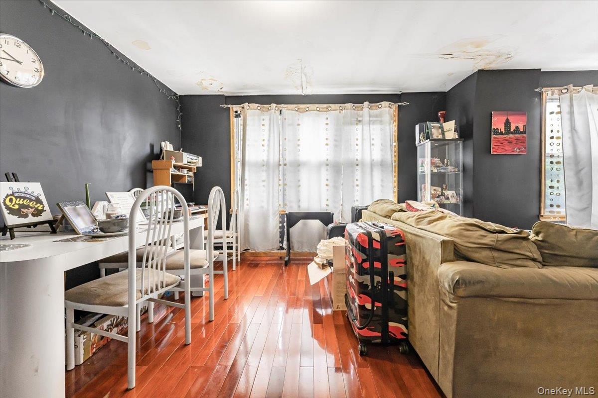 #16 photo, 977 E 179th Street, Bronx , NY 10460