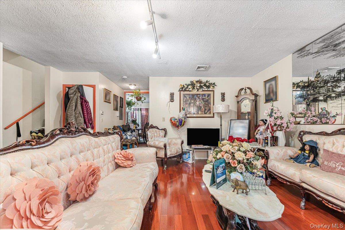 #5 photo, 977 E 179th Street, Bronx , NY 10460