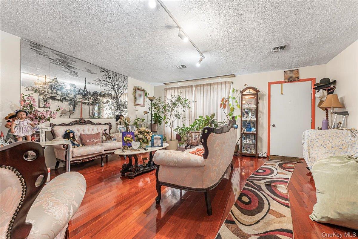 #6 photo, 977 E 179th Street, Bronx , NY 10460