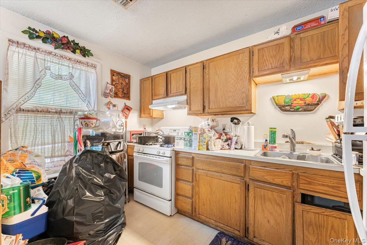 #9 photo, 977 E 179th Street, Bronx , NY 10460