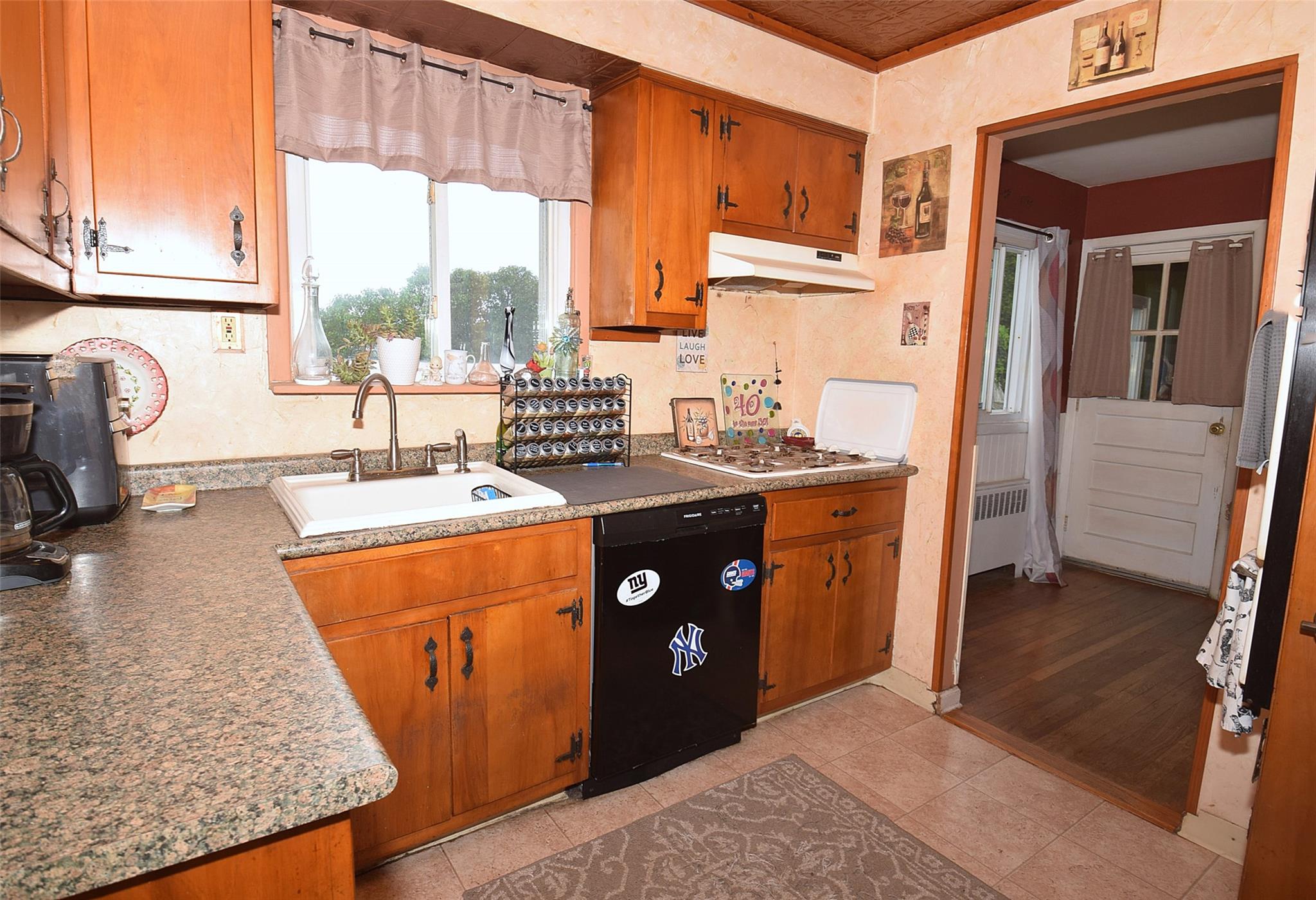 #13 photo, 940 N Erie Avenue, Lindenhurst , NY 11757