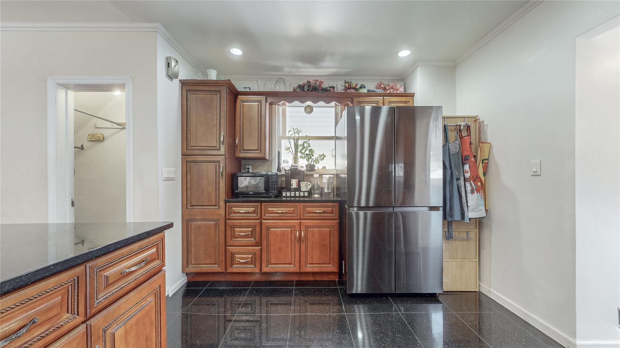 #10 photo, 68-37 Kessel Street, クイーンズ区 Forest Hills , NY 11375