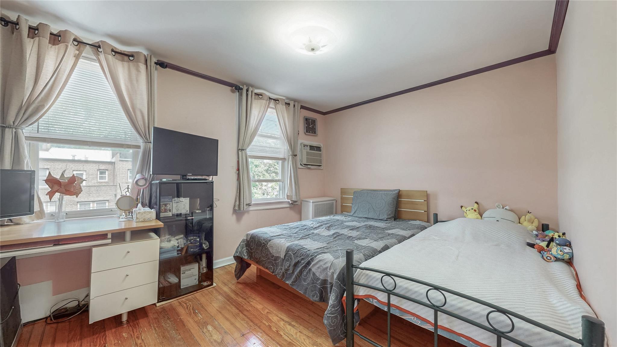 #12 photo, 68-37 Kessel Street, クイーンズ区 Forest Hills , NY 11375