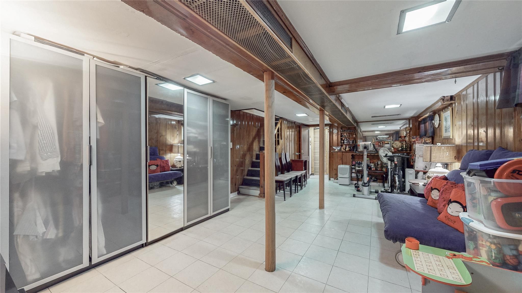 #17 photo, 68-37 Kessel Street, クイーンズ区 Forest Hills , NY 11375