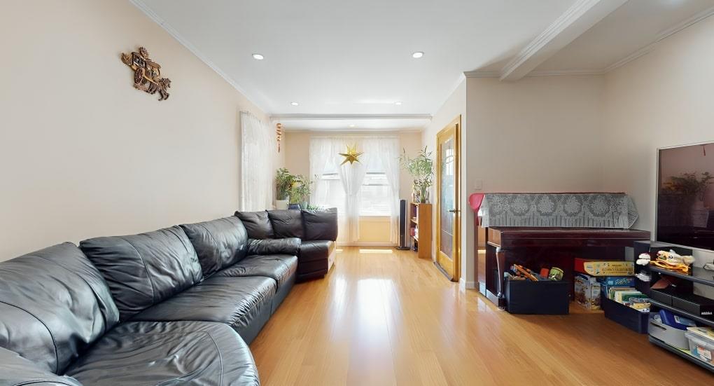 #4 photo, 68-37 Kessel Street, クイーンズ区 Forest Hills , NY 11375