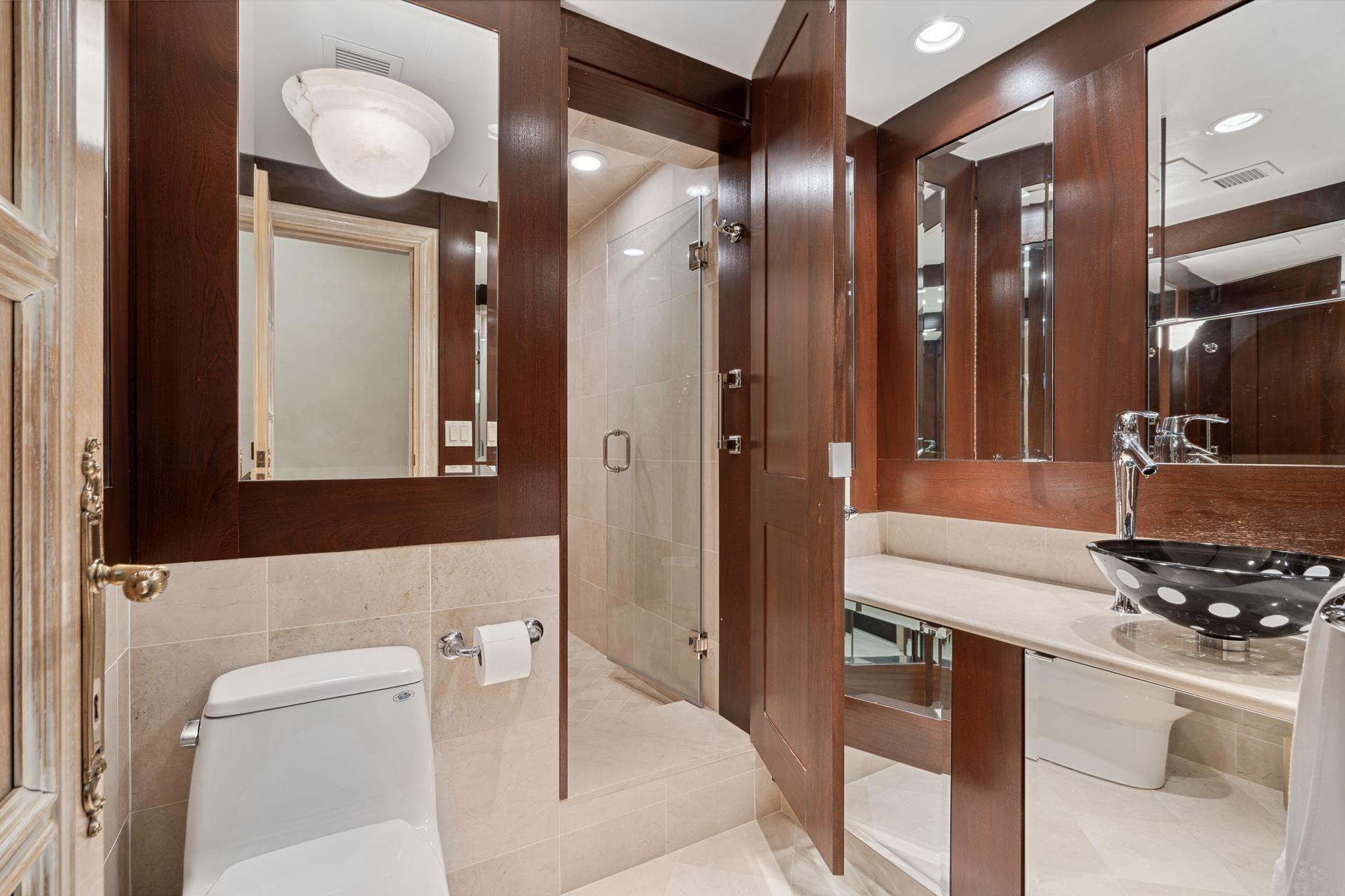 #8 photo, 721 5TH Avenue, マンハッタン Midtown East , NY 10022