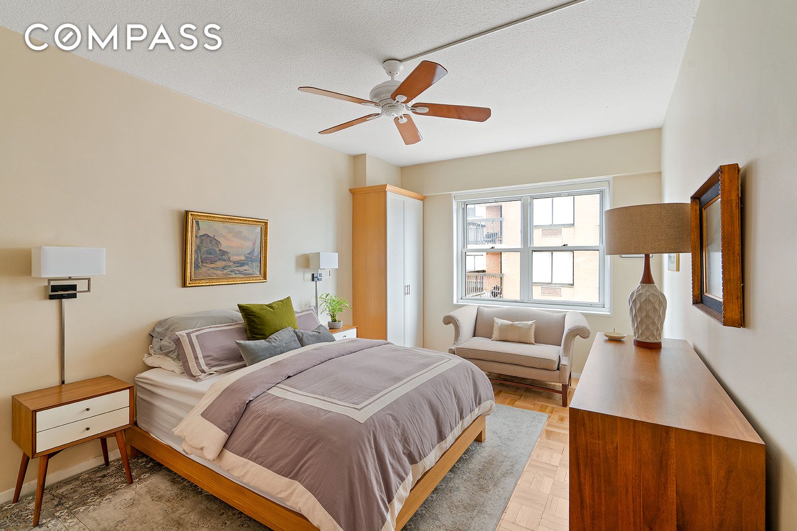 #7 photo, 60 E 8th Street, マンハッタン Greenwich Village , NY 10003