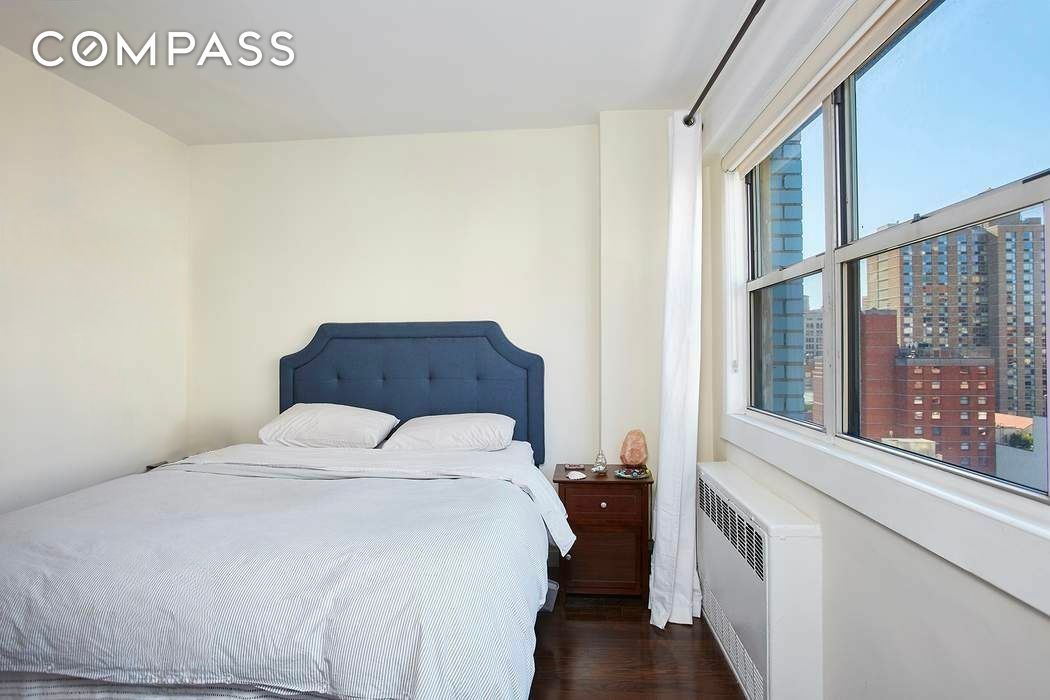 #4 photo, 111 3rd Avenue, マンハッタン East Village , NY 10003