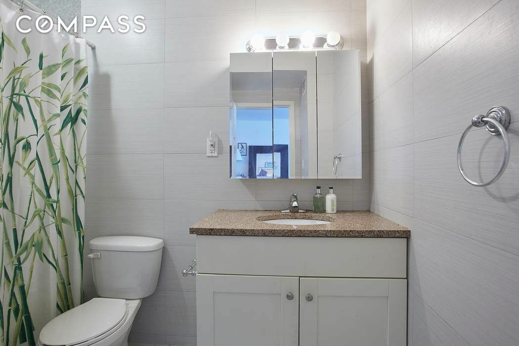 #6 photo, 111 3rd Avenue, マンハッタン East Village , NY 10003